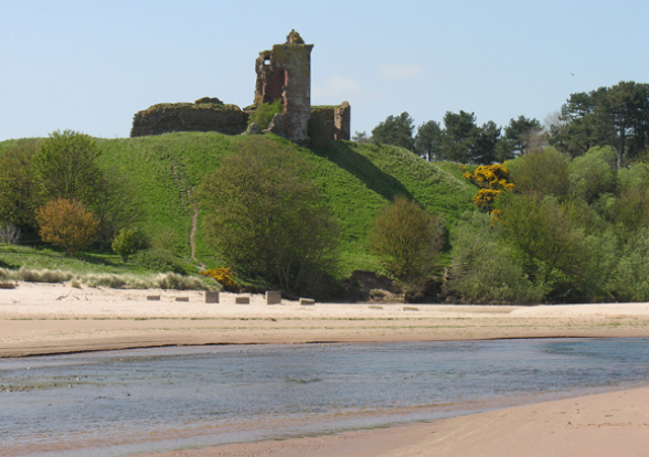 Lunan Bay Red Castle